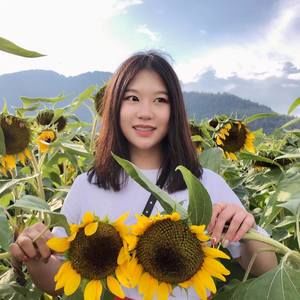 Meet your Posher, Mona